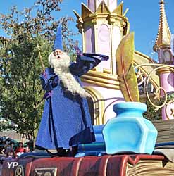 Disneyland Paris - Parade - Merlin l'Enchanteur