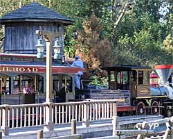 Disneyland Railroad − Frontierland Depot