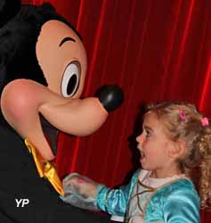 Disneyland Paris - Meet Mickey Mouse