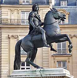 statue équestre de Louis XIV, place des Victoires