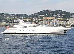 Cannes - yacht Mangusta 165