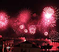 Cannes - feu d'artifice sur la baie de Cannes