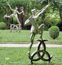 Château Phenix de Dampierre - Jardin de Diktynna - Sculptures de Diane la Chasseresse et Mercure de F. Lavrat