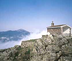chapelle du mont Oilandoi à Saint-Etienne-de-Baïgorry (doc. OT Saint Jean Pied de Port - Baïgorri)