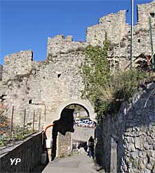 Tour et remparts - l'Iera, porte Nord-Ouest