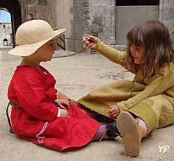 Château de Saint-Mesmin - enfants du Moyen Âge - 2015