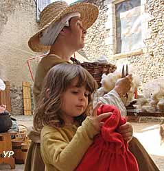 Château de Saint-Mesmin - enfants du Moyen Âge - 2015