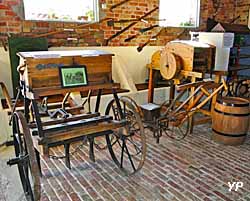 Ecomusée du Bommelaers Wall - semoir à chicorée