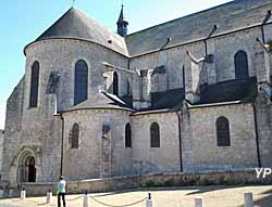 Église collégiale Saint-Liphard (doc. Office de Tourisme Val des Mauves)