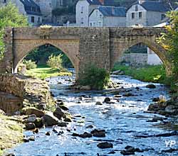 Vieux pont sur la Vézère