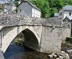 Vieux pont sur la Vézère