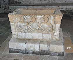 Eglise Notre-Dame - cuve baptismale