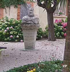 Visite de Samatan - place Belleforest