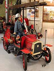Réplique (jouet) d'une autopompe légère Delahaye de 1912