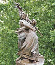 Visite de Chamb&eacute;ry - monuments aux savoyards morts pour la France