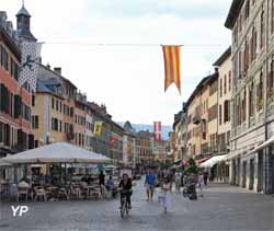 Visite de Chamb&eacute;ry - place Saint L&eacute;ger