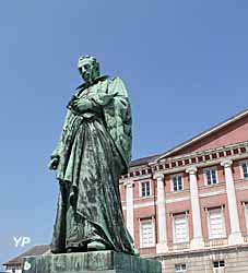 Visite de Chamb&eacute;ry - statue d'Antoine Favre (Charles Gum&eacute;ry, 1865)