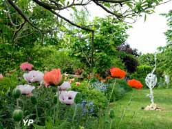 TEM, espace d'art contemporain en milieu rural et son jardin (2015)