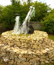 Atelier-jardin Artodéchethèque de Mino D.C - tumulus hometrainer