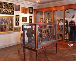 Musée national de la Voiture - palanquin japonais (XVIIe s.)