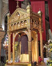 Sainte Tunique lors de l'ostension (présentation) de Pâques 2016