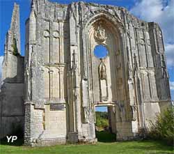 Collégiale Sainte-Marie-des-Roches-Tranchelion (doc. J. Bastard)