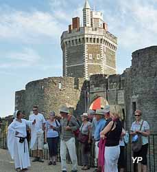 Château médiéval d'Oudon - Guide en costume