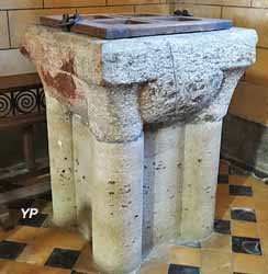 Église Sainte-Radegonde - fonts baptismaux