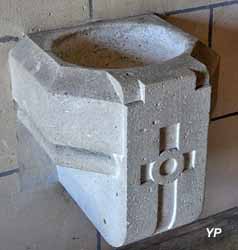 Église Sainte-Radegonde - bénitier