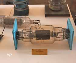 Musée historique des transmissions - tube d'émission