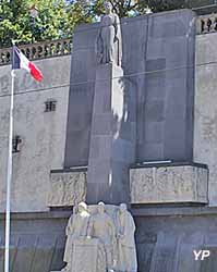 Monuments aux morts rue André Moinier (sculpteur Raymond Coulon)