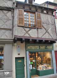 Maison place Saint-Pierre (XVe s., MH)