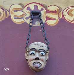 Le Klapperstein, pierre que l'on accrochait au cou des femmes médisantes