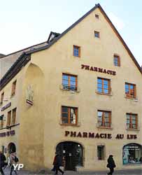 Pharmacie du Lys, place de la Réunion (pharmacie depuis 1649)