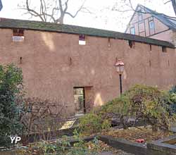 Restes de fortifications au jardin des Senteurs