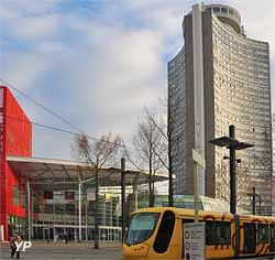 Centre commercial de la porte Jeune et tour de l'Europe