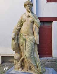 La Mude (sculpteur Jean-Lucien Tisne, 1920)