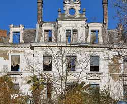 Ruines de l'Hôtel de France et d'Angleterre (détruit par un incendie en 1998)