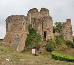 Donjon de Conches (doc. Yalta Production)