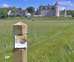 Château de Montpoupon - borne de la promenade forestière