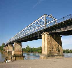 Pont de Cadillac (doc. Office de Tourisme du Cadillacais et du Langoirannais)