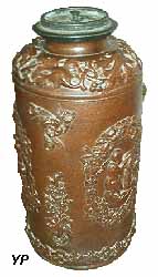 Grand pot à tabac