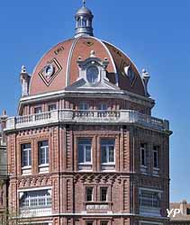 Tour des services de propreté de l’aile gauche du Palais social