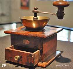 Moulin à café dès 1805