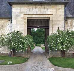 Château de Saint-Rémy-en-l'Eau - entrée du lanternon (doc. B. Gogny-Goubert)