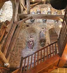 Montée au clocher - collection de statues de saints en bois polychrome