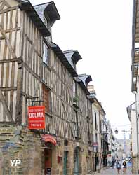 Rue Saint-Mélaine