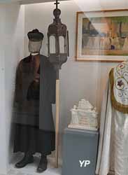 Soutane et barrette (première moitié du XXe siècle)