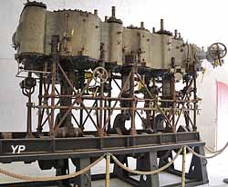 Machine à vapeur du bateau-citerne La Cataracte