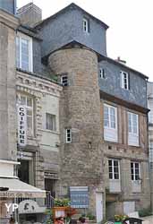 Maison 11 place des Lices (MH)